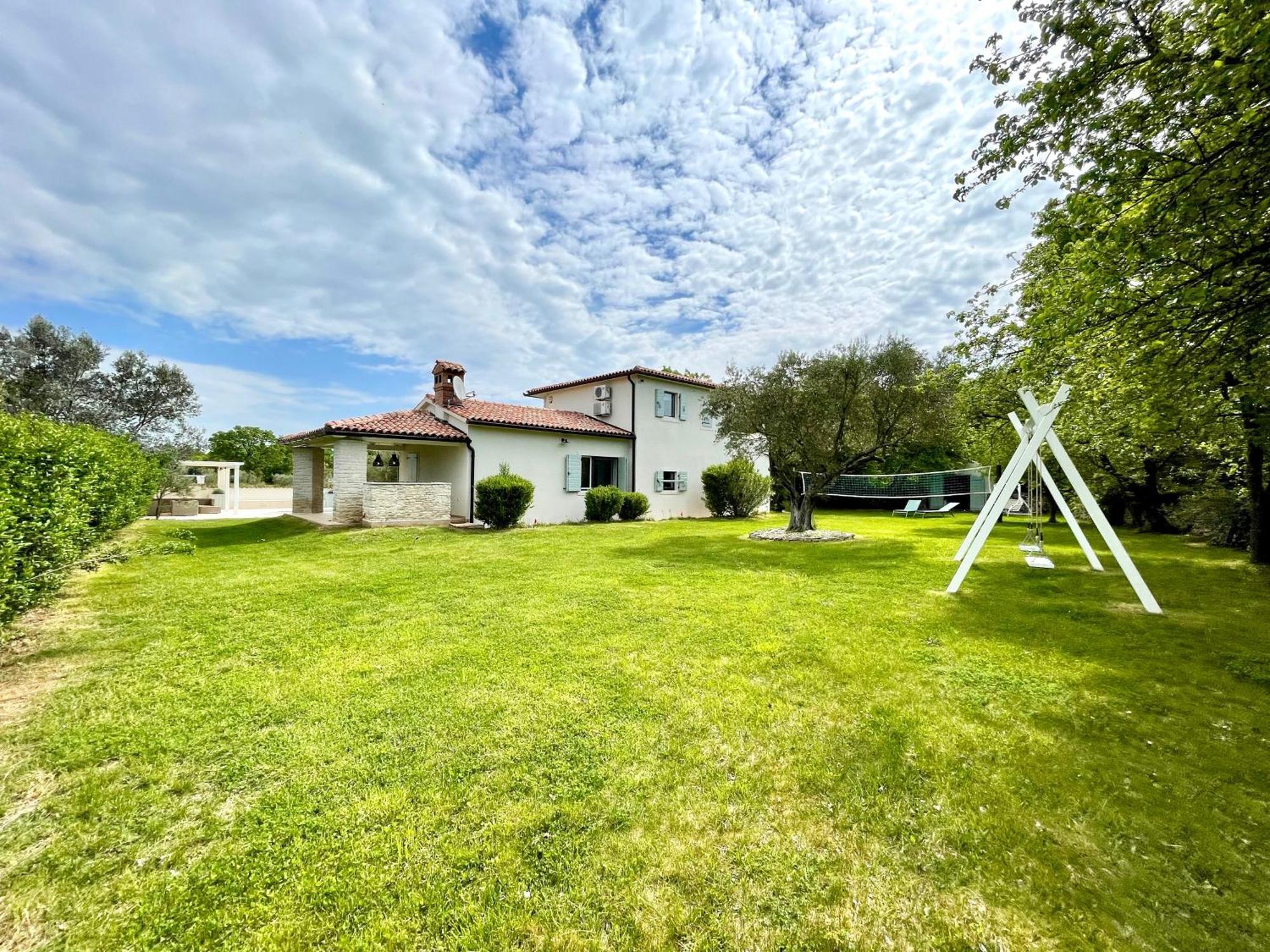 Luxury Villa In Istria - 9,000 Sqm Private Estate With Pool & Sauna, 15 Min To Sea, Near Fazana, 3 Bedrooms Jursici Екстер'єр фото
