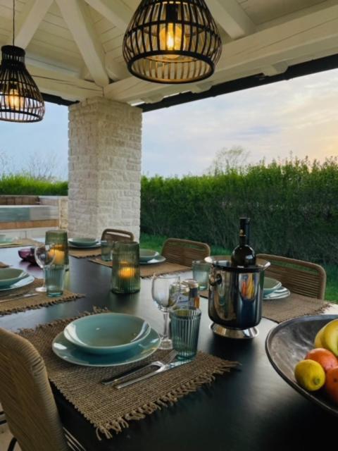 Luxury Villa In Istria - 9,000 Sqm Private Estate With Pool & Sauna, 15 Min To Sea, Near Fazana, 3 Bedrooms Jursici Екстер'єр фото