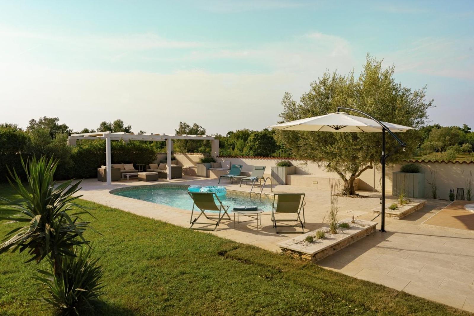 Luxury Villa In Istria - 9,000 Sqm Private Estate With Pool & Sauna, 15 Min To Sea, Near Fazana, 3 Bedrooms Jursici Екстер'єр фото