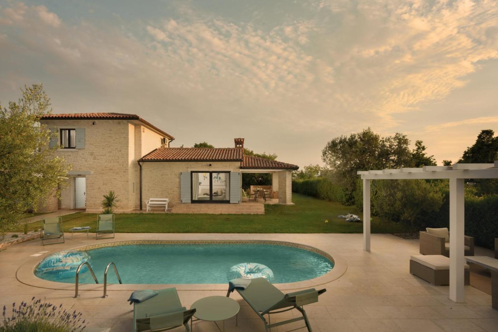 Luxury Villa In Istria - 9,000 Sqm Private Estate With Pool & Sauna, 15 Min To Sea, Near Fazana, 3 Bedrooms Jursici Екстер'єр фото