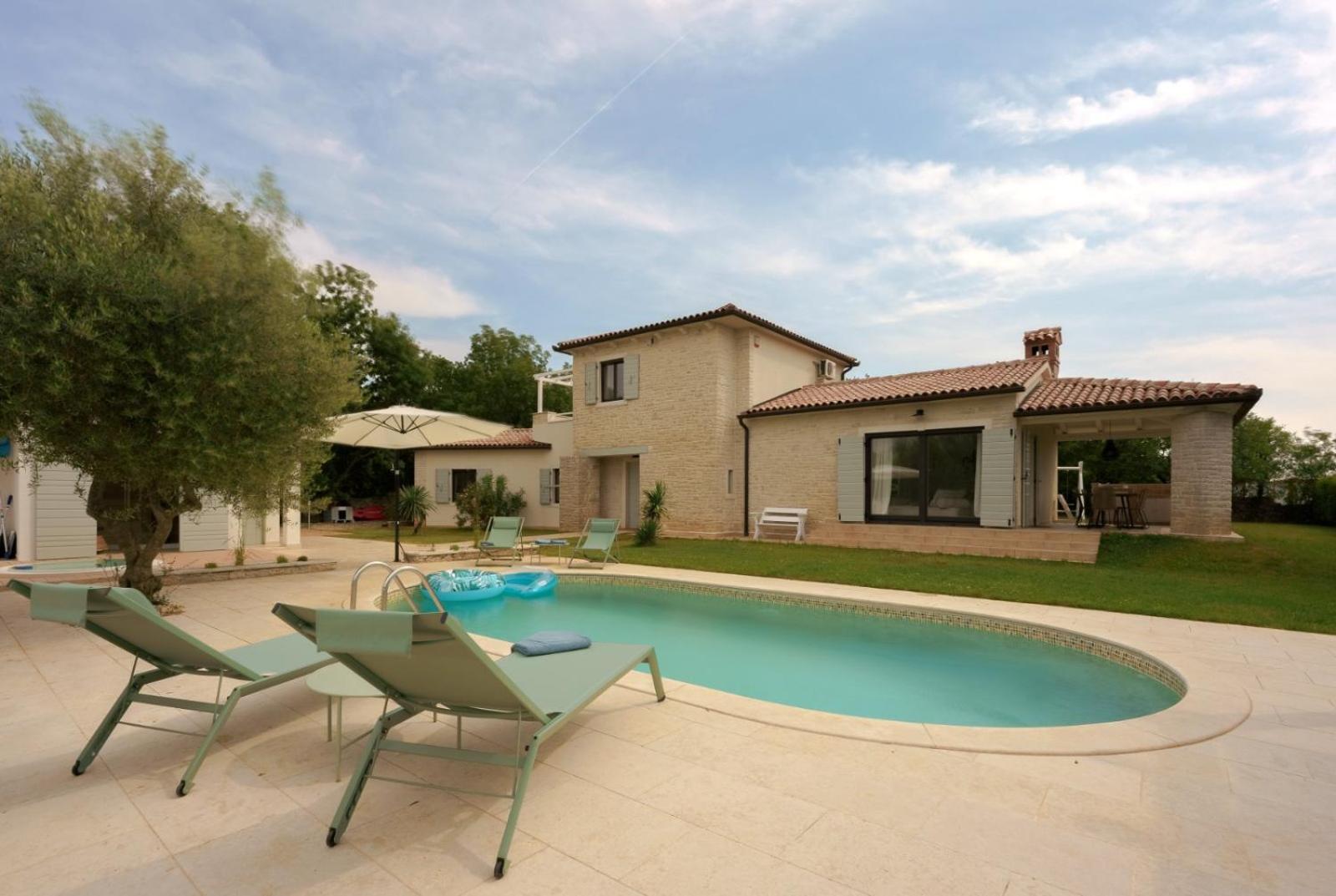 Luxury Villa In Istria - 9,000 Sqm Private Estate With Pool & Sauna, 15 Min To Sea, Near Fazana, 3 Bedrooms Jursici Екстер'єр фото